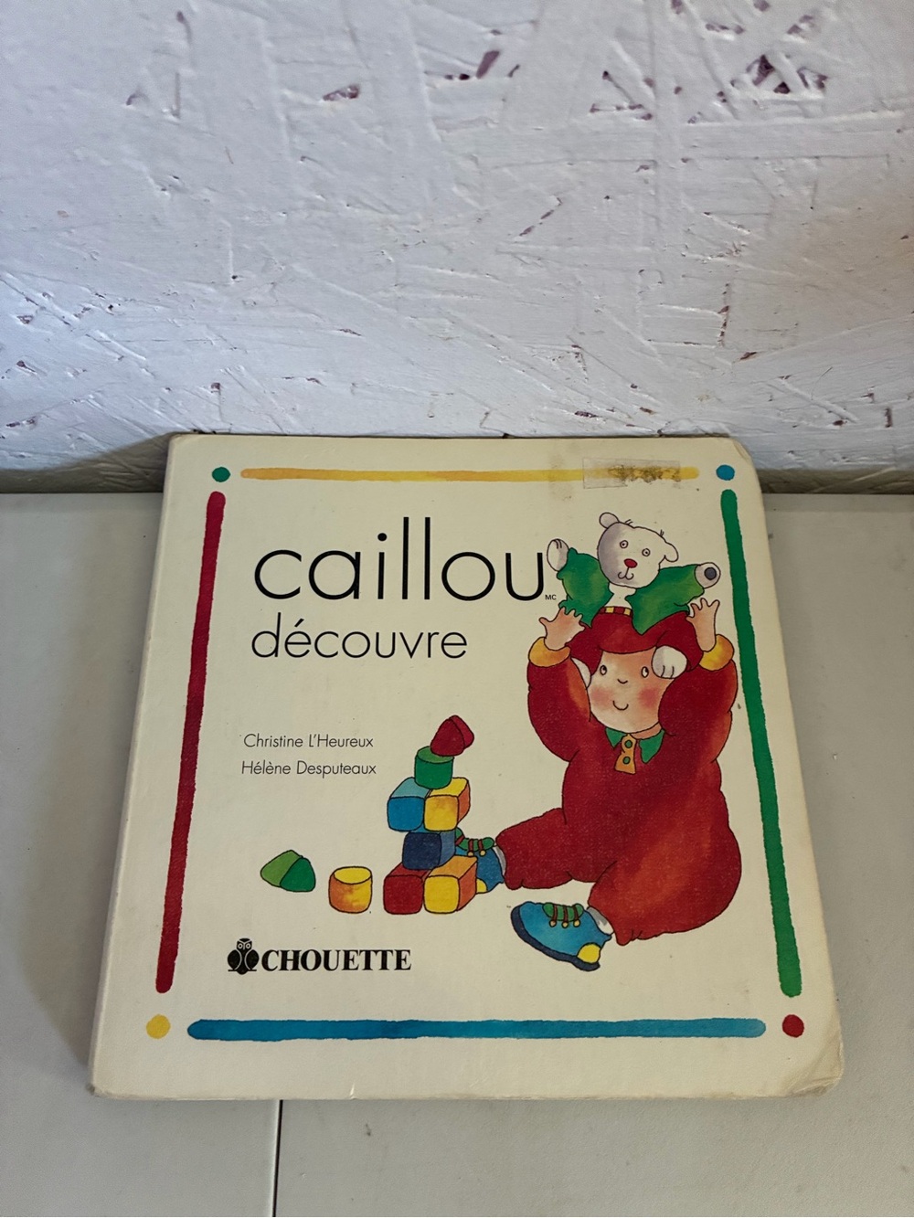 Caillou Découvre Children's Learning Book - Red Outfit